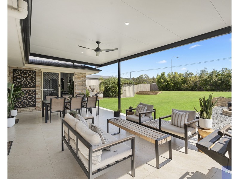 25 Lennon Drive, Windaroo QLD 4207