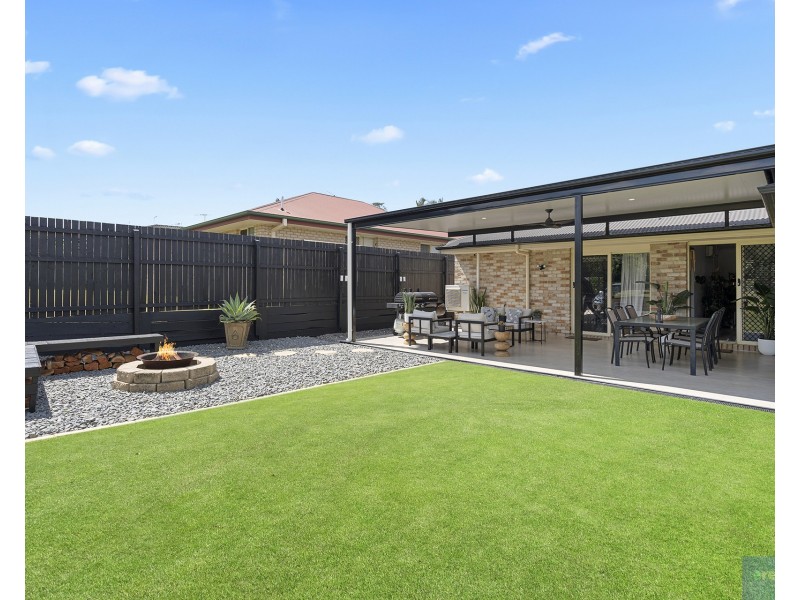 25 Lennon Drive, Windaroo QLD 4207