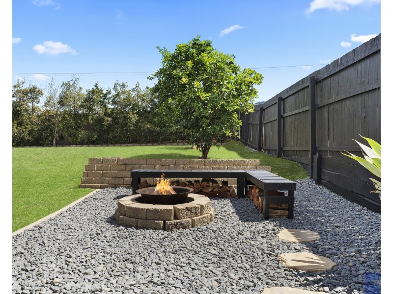 25 Lennon Drive, Windaroo QLD 4207