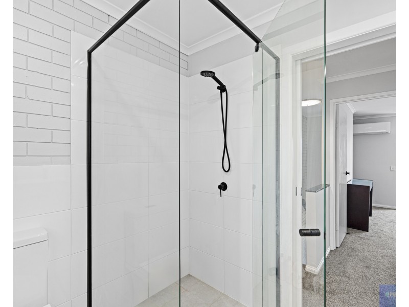 9/2 Guinevere Court, Bethania QLD 4205