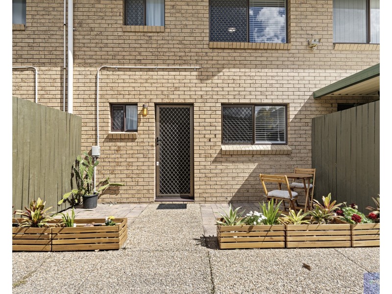 9/2 Guinevere Court, Bethania QLD 4205