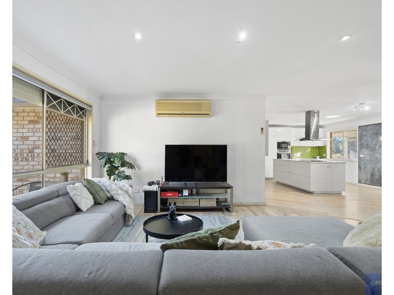 2 Deiter Court, Edens Landing QLD 4207