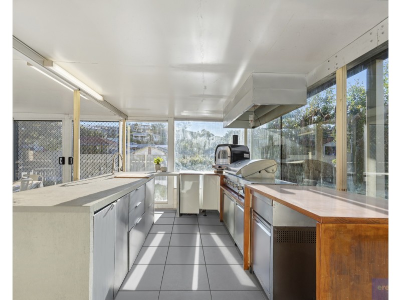 2 Deiter Court, Edens Landing QLD 4207