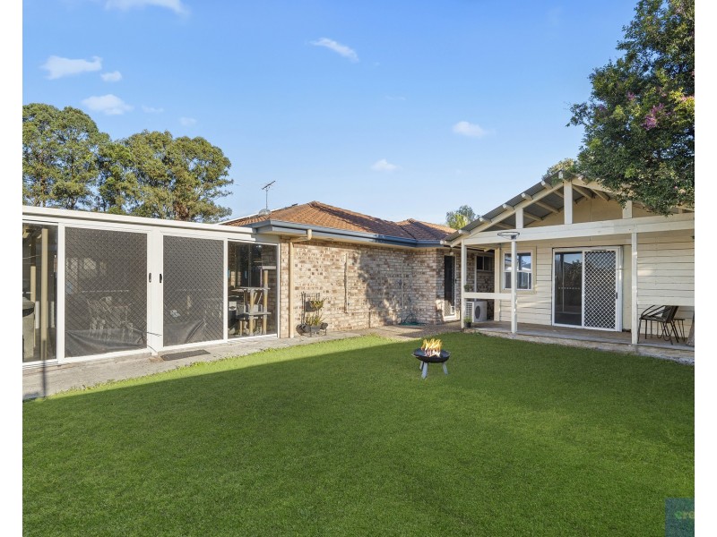 2 Deiter Court, Edens Landing QLD 4207