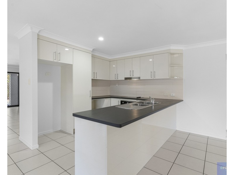 6 Stoneleigh Way, Holmview QLD 4207