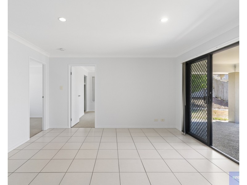 6 Stoneleigh Way, Holmview QLD 4207