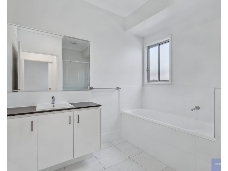 18  Raven Court, Park Ridge QLD 4125