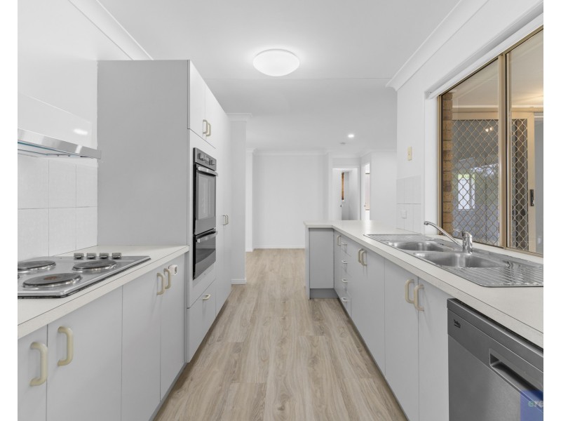 32 Leighton Drive, Edens Landing QLD 4207