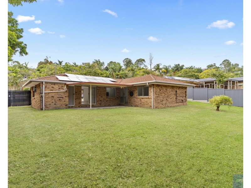 32 Leighton Drive, Edens Landing QLD 4207