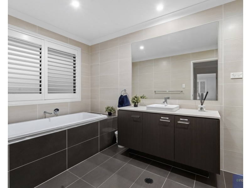 31 Ravensbourne Circuit, Waterford QLD 4133