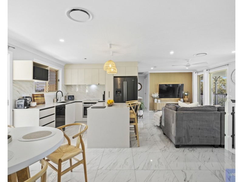 5 Hillside Crescent, Edens Landing QLD 4207