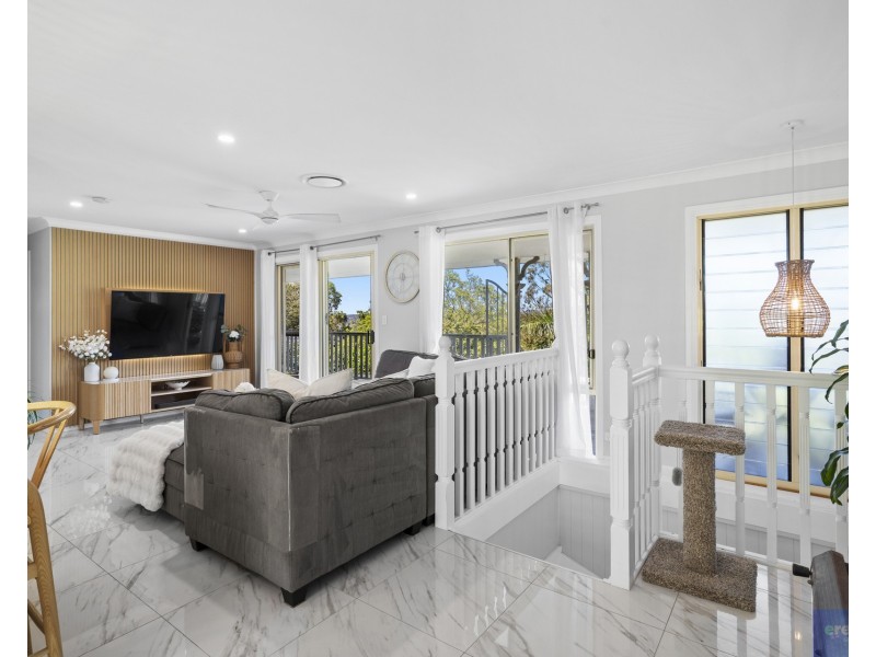 5 Hillside Crescent, Edens Landing QLD 4207
