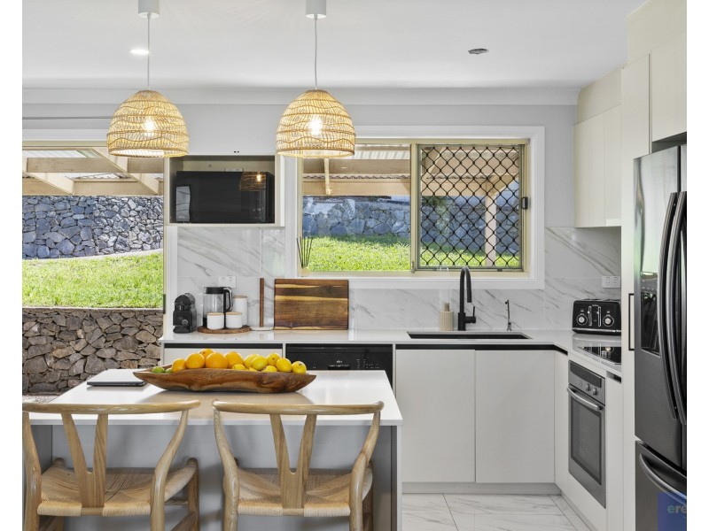 5 Hillside Crescent, Edens Landing QLD 4207