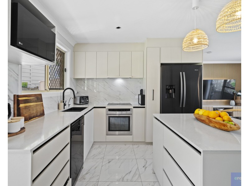 5 Hillside Crescent, Edens Landing QLD 4207