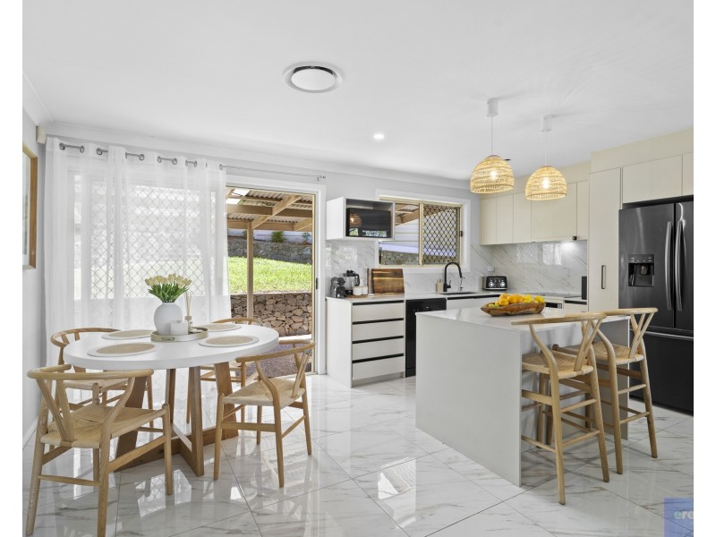 5 Hillside Crescent, Edens Landing QLD 4207
