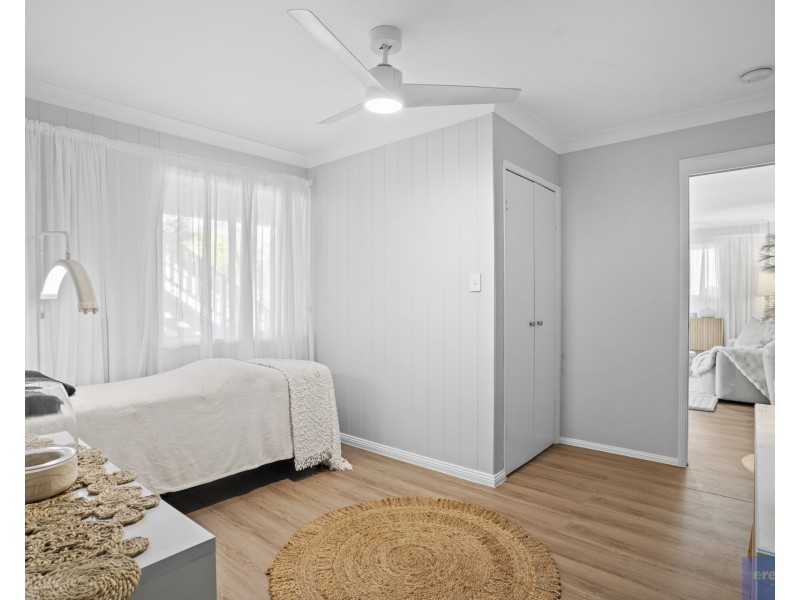 5 Hillside Crescent, Edens Landing QLD 4207