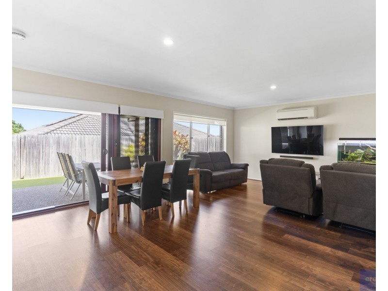 60 Ridgevale Boulevard, Holmview QLD 4207