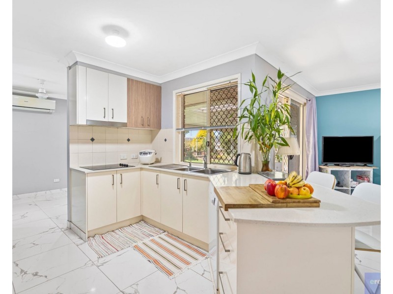 5 Silvestro Place, Edens Landing QLD 4207