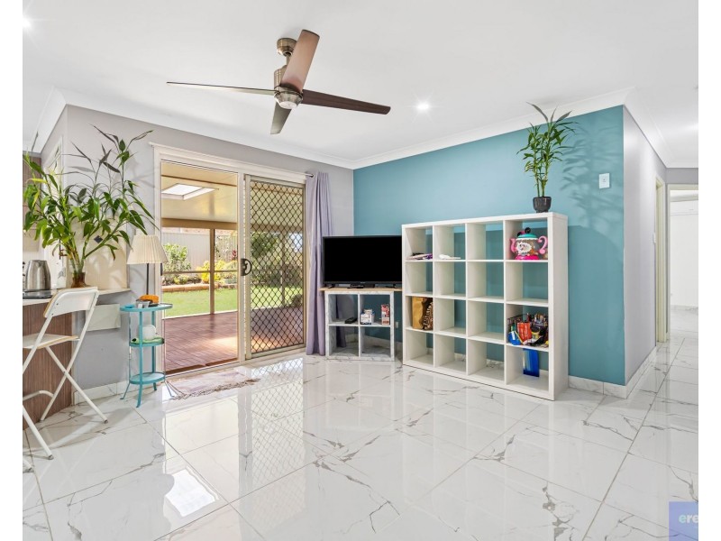 5 Silvestro Place, Edens Landing QLD 4207