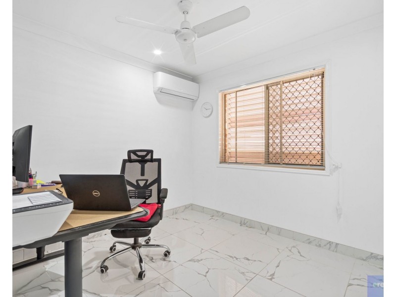 5 Silvestro Place, Edens Landing QLD 4207
