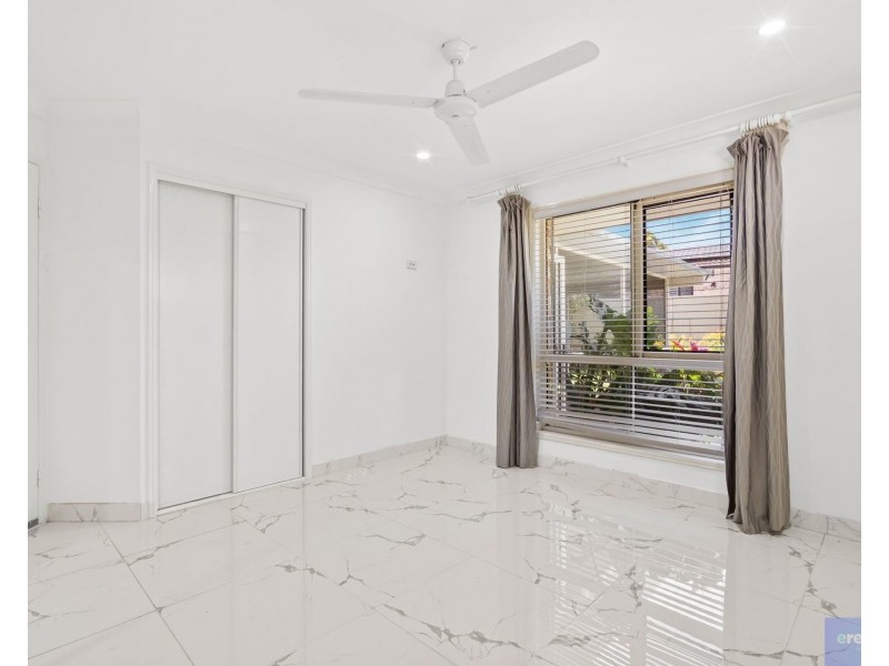 5 Silvestro Place, Edens Landing QLD 4207