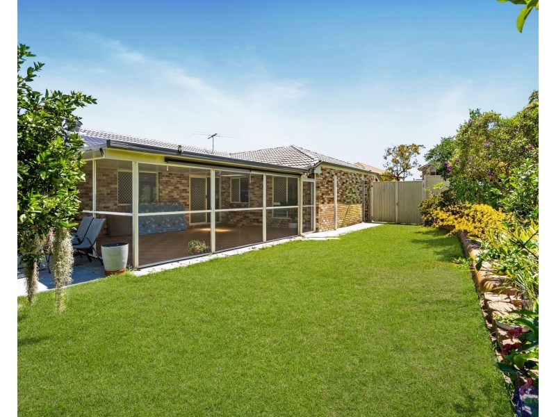 5 Silvestro Place, Edens Landing QLD 4207