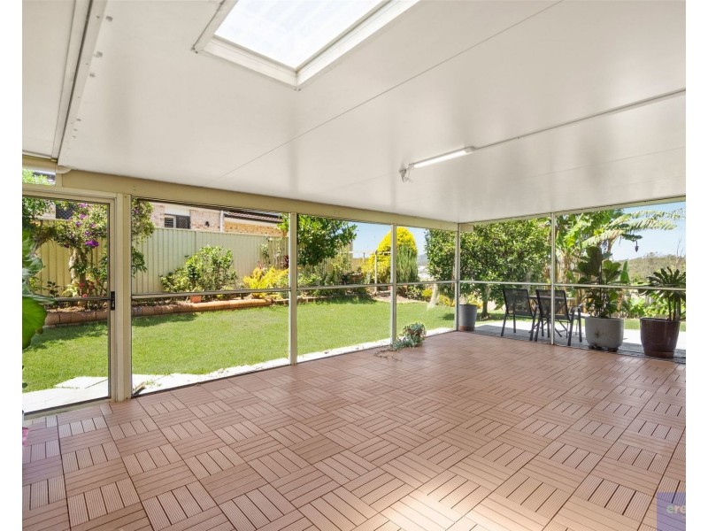 5 Silvestro Place, Edens Landing QLD 4207