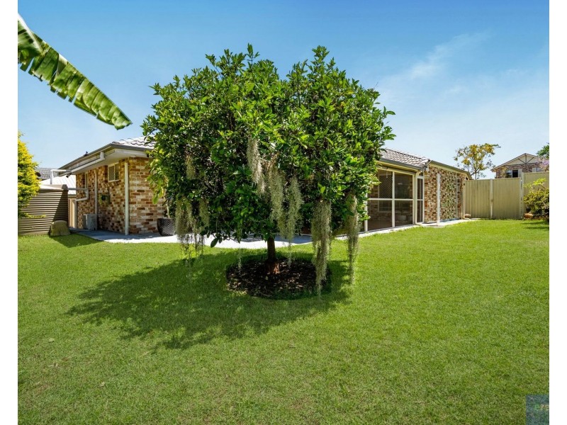 5 Silvestro Place, Edens Landing QLD 4207