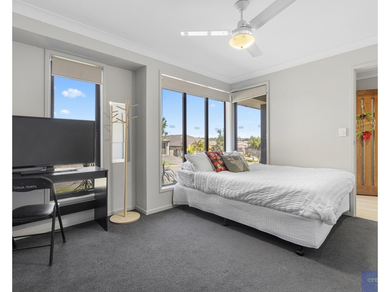 10 Mount Edwards Street, Park Ridge QLD 4125