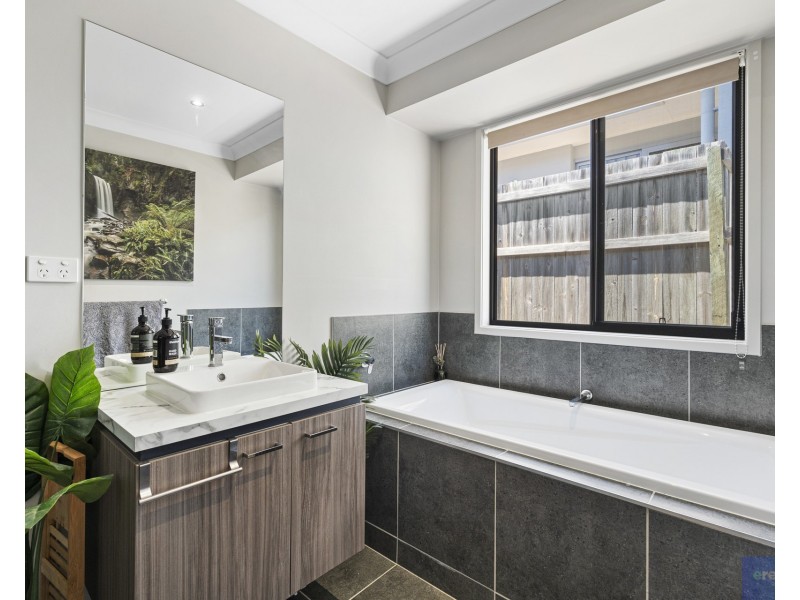 10 Mount Edwards Street, Park Ridge QLD 4125