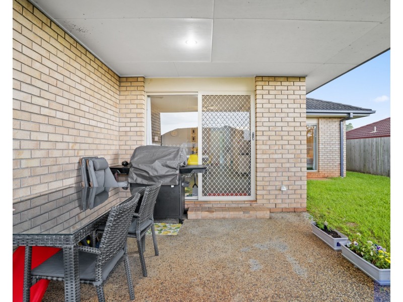 69 Grove Road, Edens Landing QLD 4207