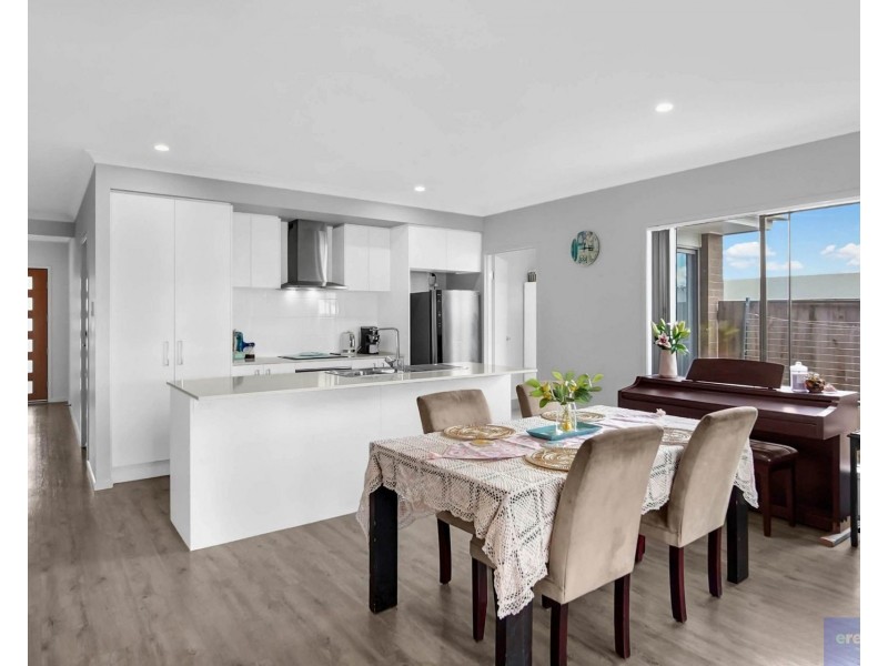 28 Jonas Circuit, Holmview QLD 4207