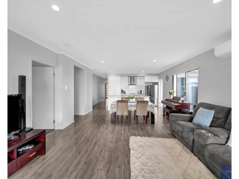 28 Jonas Circuit, Holmview QLD 4207