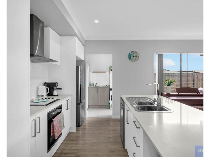 28 Jonas Circuit, Holmview QLD 4207