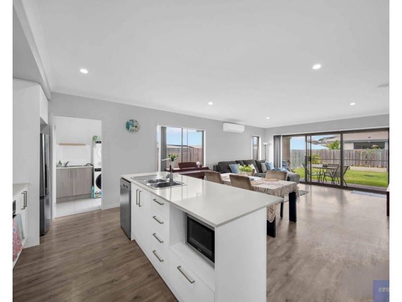 28 Jonas Circuit, Holmview QLD 4207