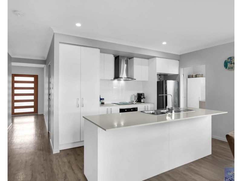 28 Jonas Circuit, Holmview QLD 4207