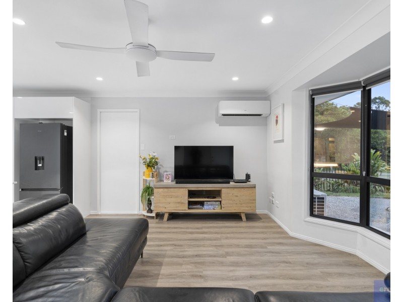 14 Kummara Road, Edens Landing QLD 4207