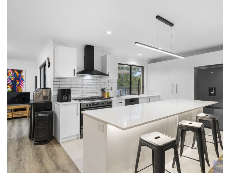 14 Kummara Road, Edens Landing QLD 4207