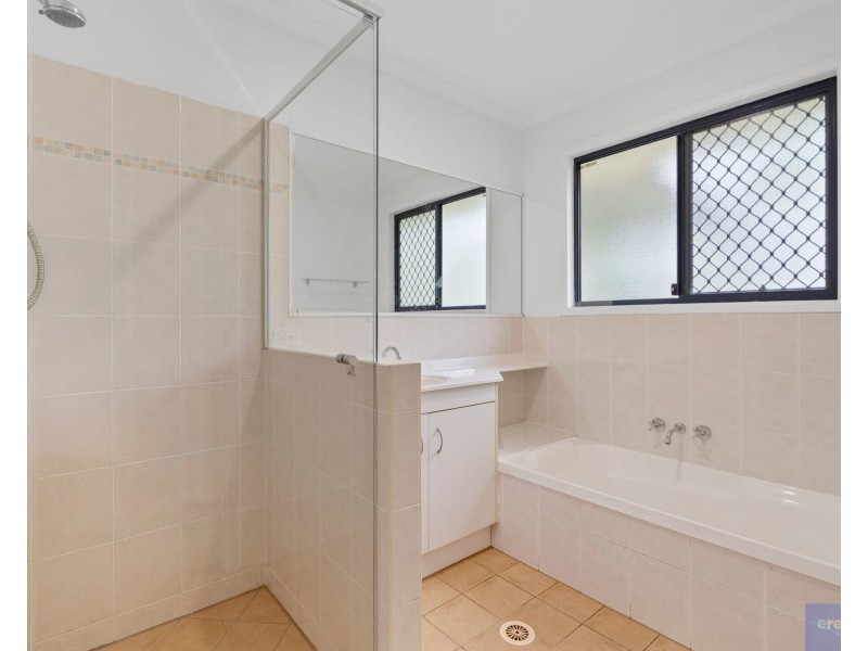 3 Eira Crescent, Edens Landing QLD 4207