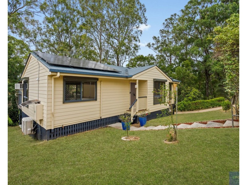 3 Eira Crescent, Edens Landing QLD 4207