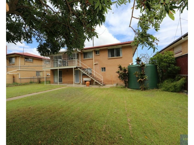 302 Broadwater Road, Mansfield QLD 4122