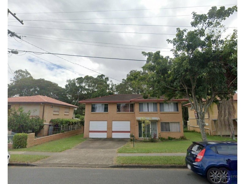 302 Broadwater Road, Mansfield QLD 4122