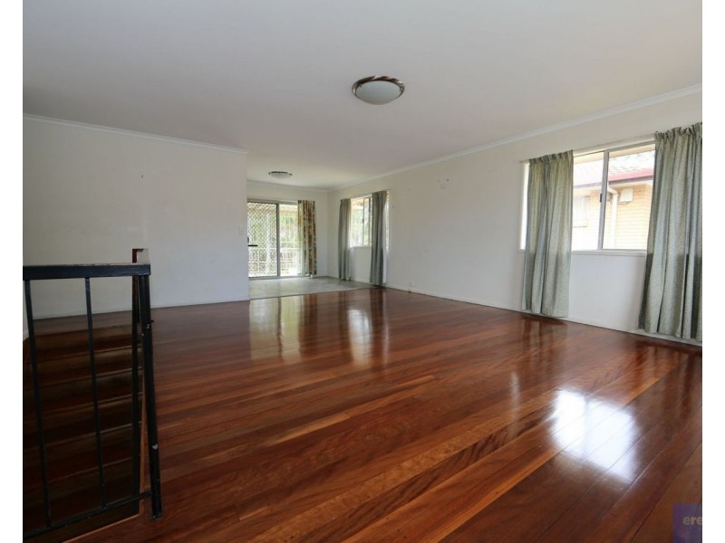 302 Broadwater Road, Mansfield QLD 4122