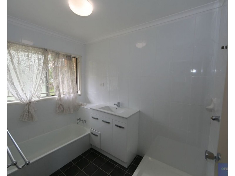 302 Broadwater Road, Mansfield QLD 4122