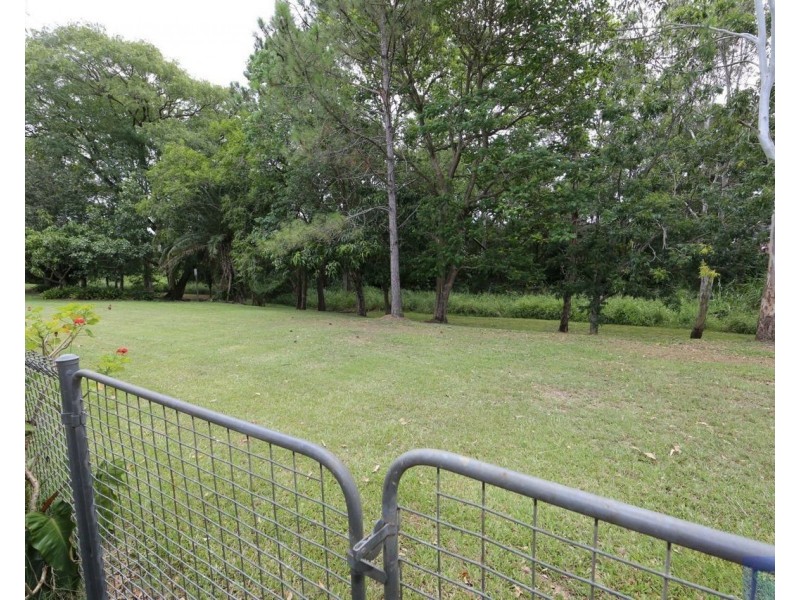 302 Broadwater Road, Mansfield QLD 4122