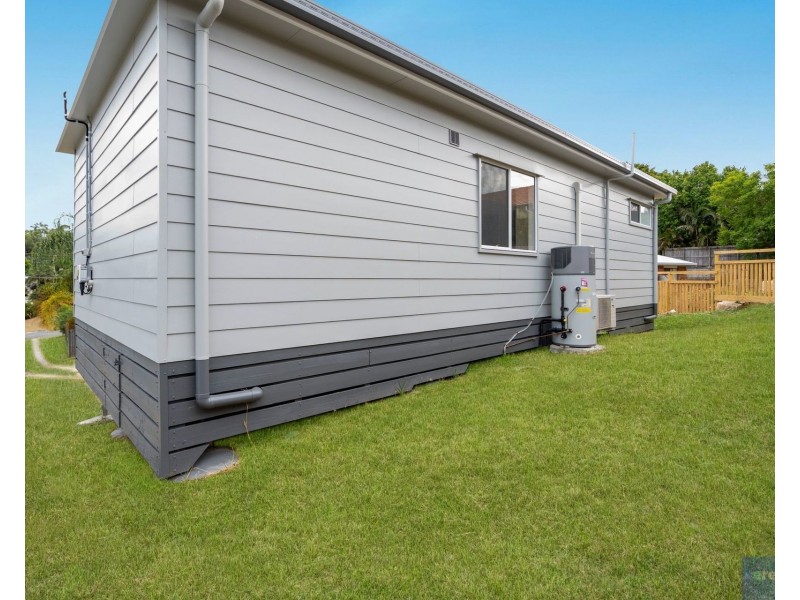 42 Avonmore Street, Edens Landing QLD 4207