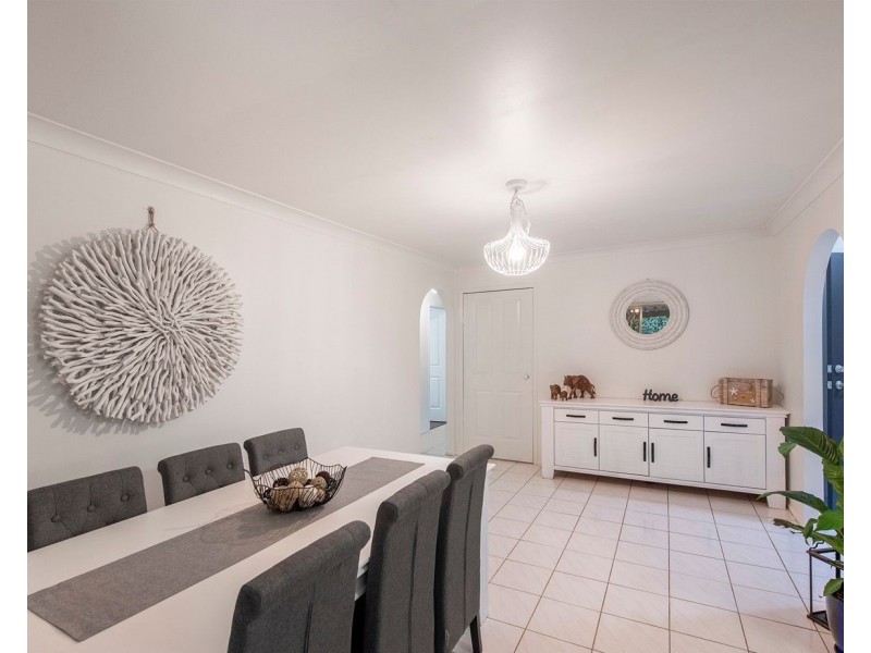 198 Castile Crescent, Edens Landing QLD 4207