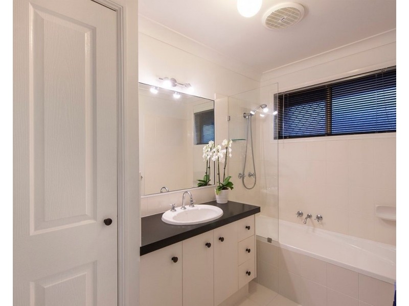 198 Castile Crescent, Edens Landing QLD 4207