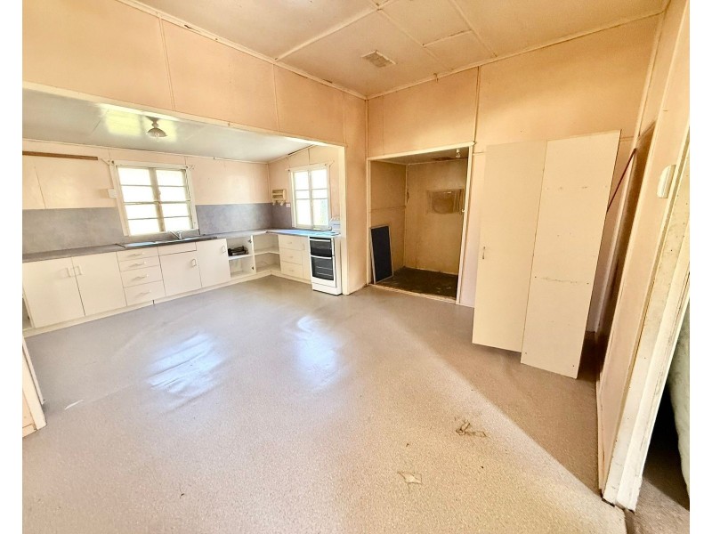 4 Castle Street, Chinchilla QLD 4413