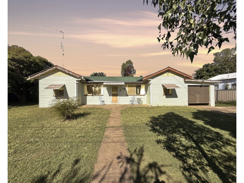 4 Castle Street, Chinchilla QLD 4413